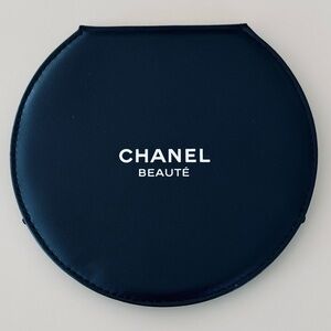 CHANEL Beauty Black Mirror
